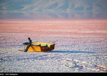 قرمز شدن دریاچه مهارلو