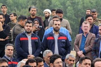 حضور مدیر عامل شرکت فولاد اکسین خوزستان به همراه جمعی از مسئولین شرکت در مراسم تشییع شهید گمنام در منطقه باهنر اهواز